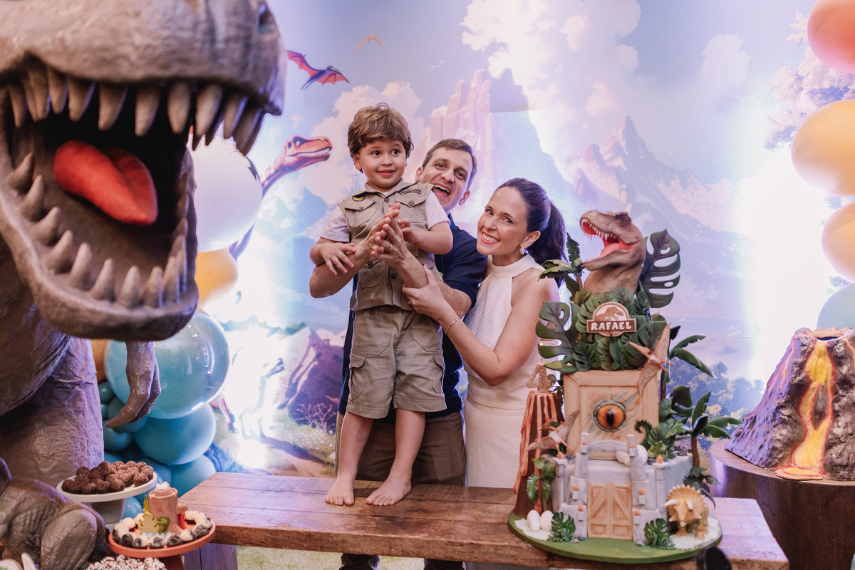 aniversario espaço carambola tema dinossauros pipoca doce decoração