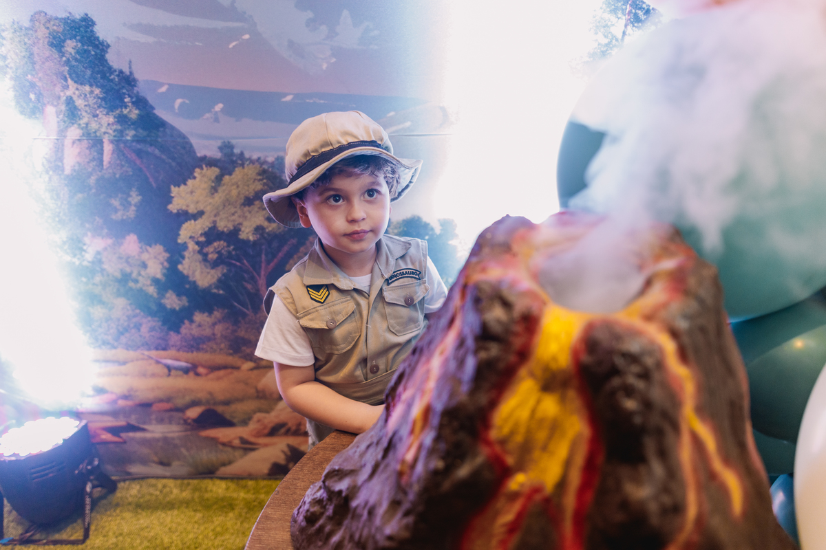 aniversario espaço carambola tema dinossauros pipoca doce decoração