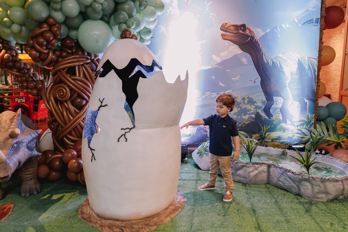 aniversario espaço carambola tema dinossauros pipoca doce decoração