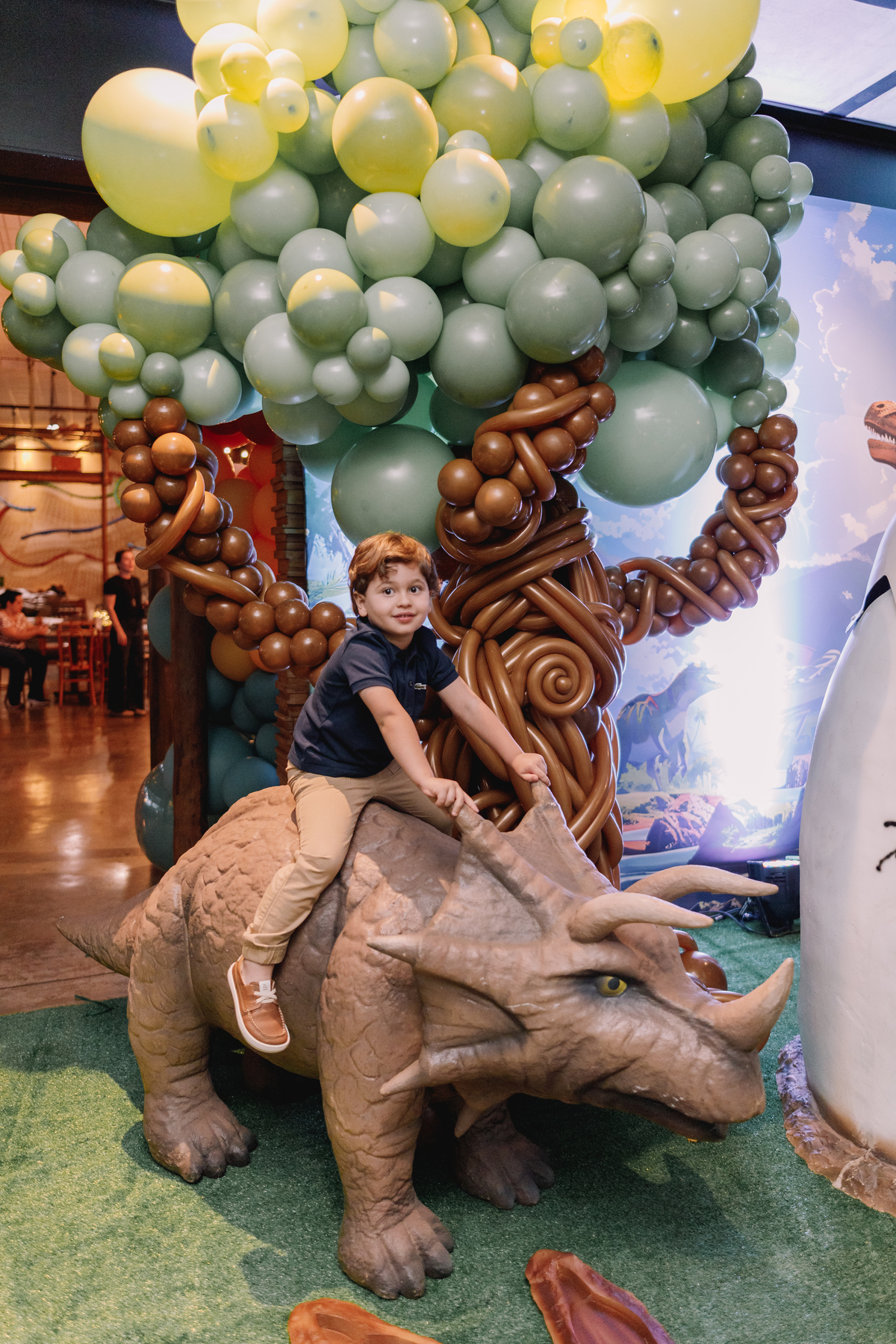 aniversario espaço carambola tema dinossauros pipoca doce decoração