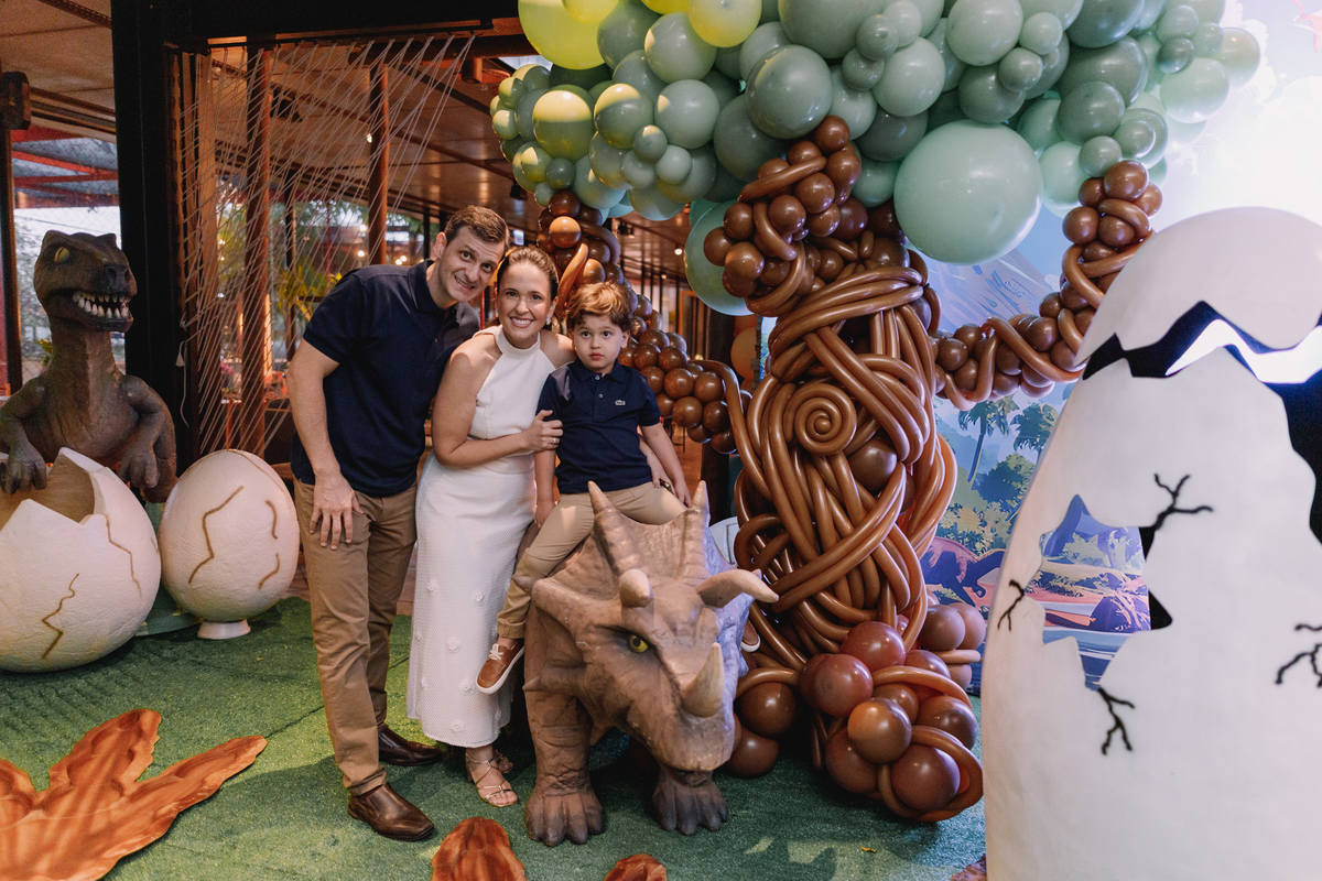 aniversario espaço carambola tema dinossauros pipoca doce decoração