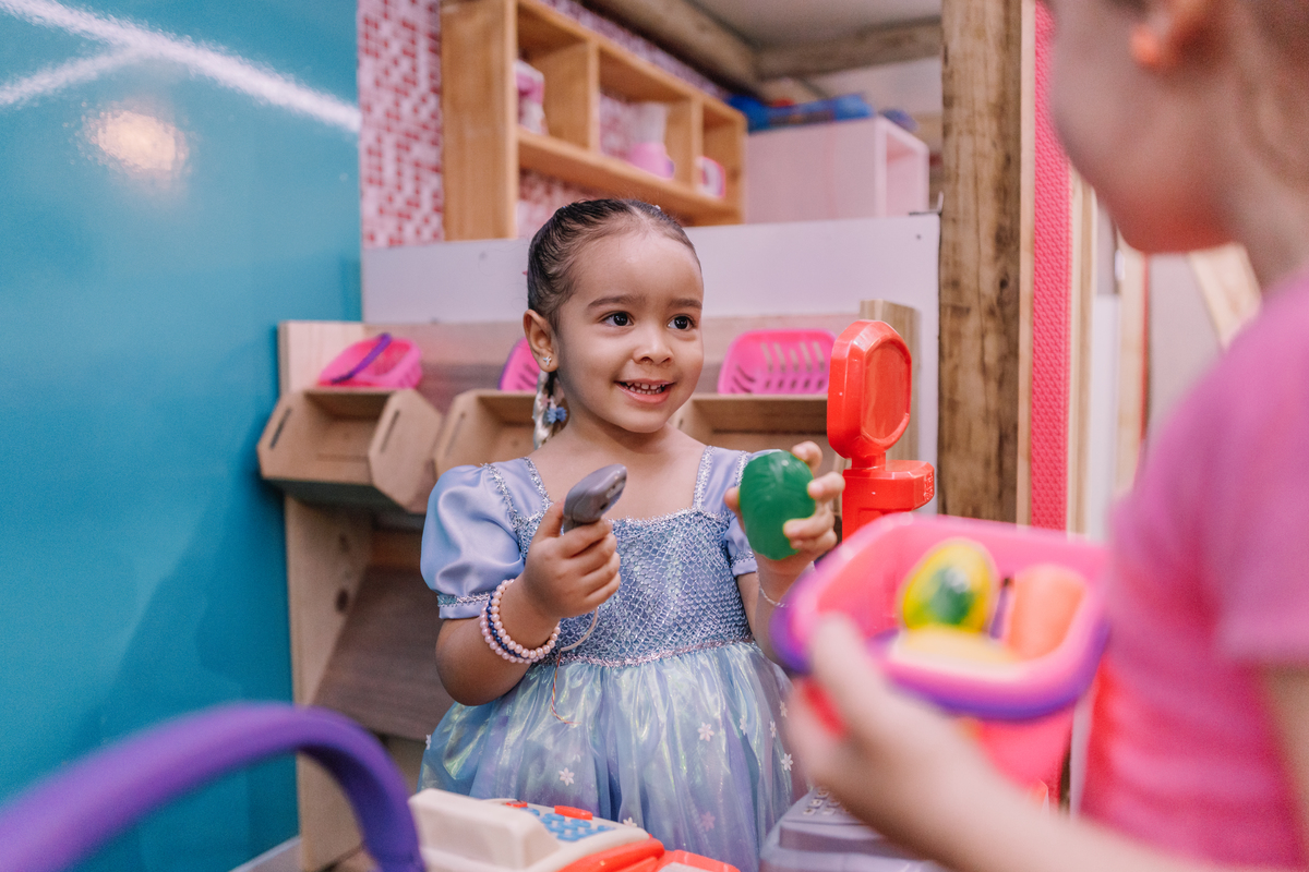aniversário com o tema da frozen buffet pé de brigadeiro ribeirão preto personagens leo rodrigues elsa e anna