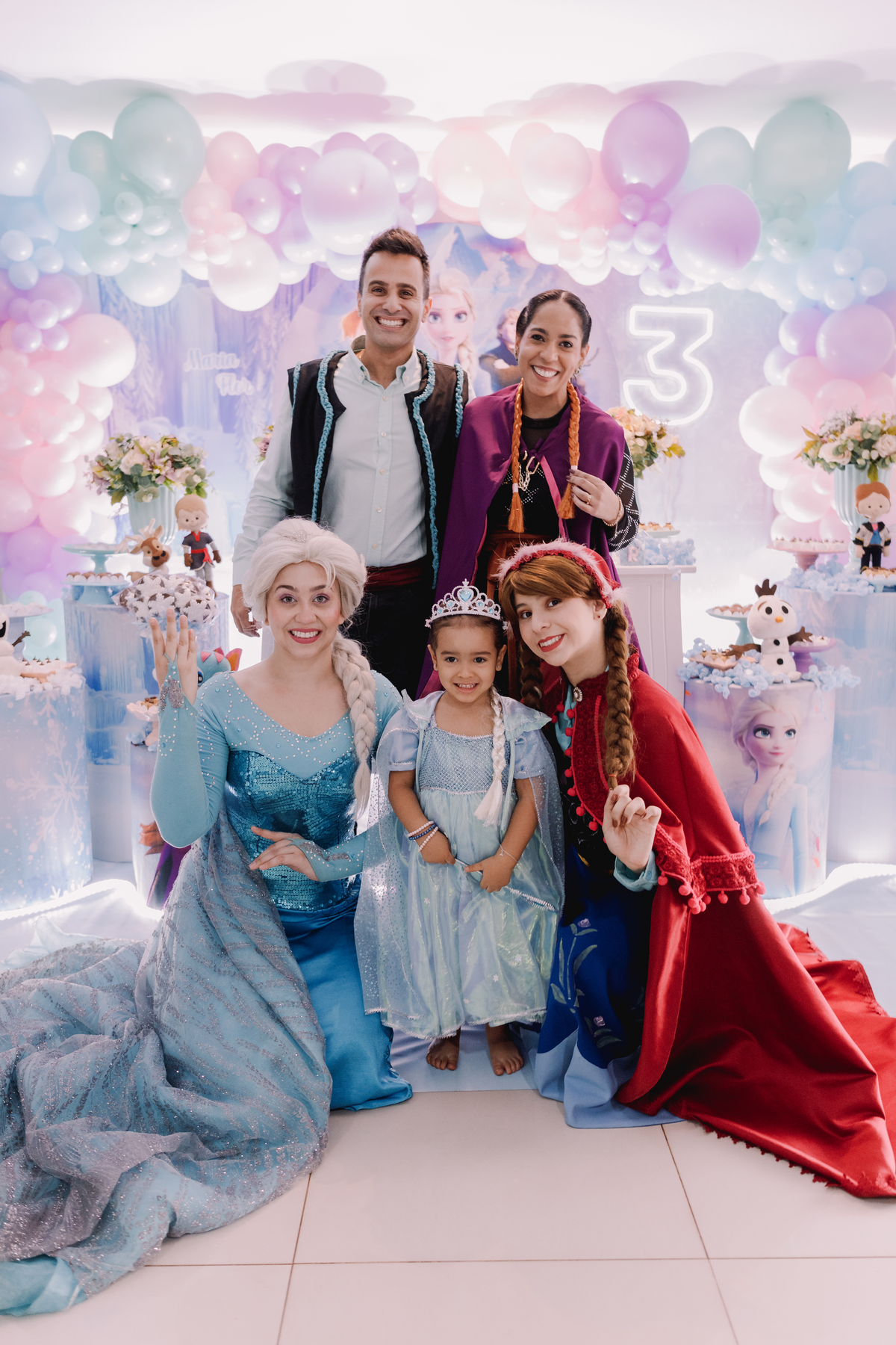 aniversário com o tema da frozen buffet pé de brigadeiro ribeirão preto personagens leo rodrigues elsa e anna