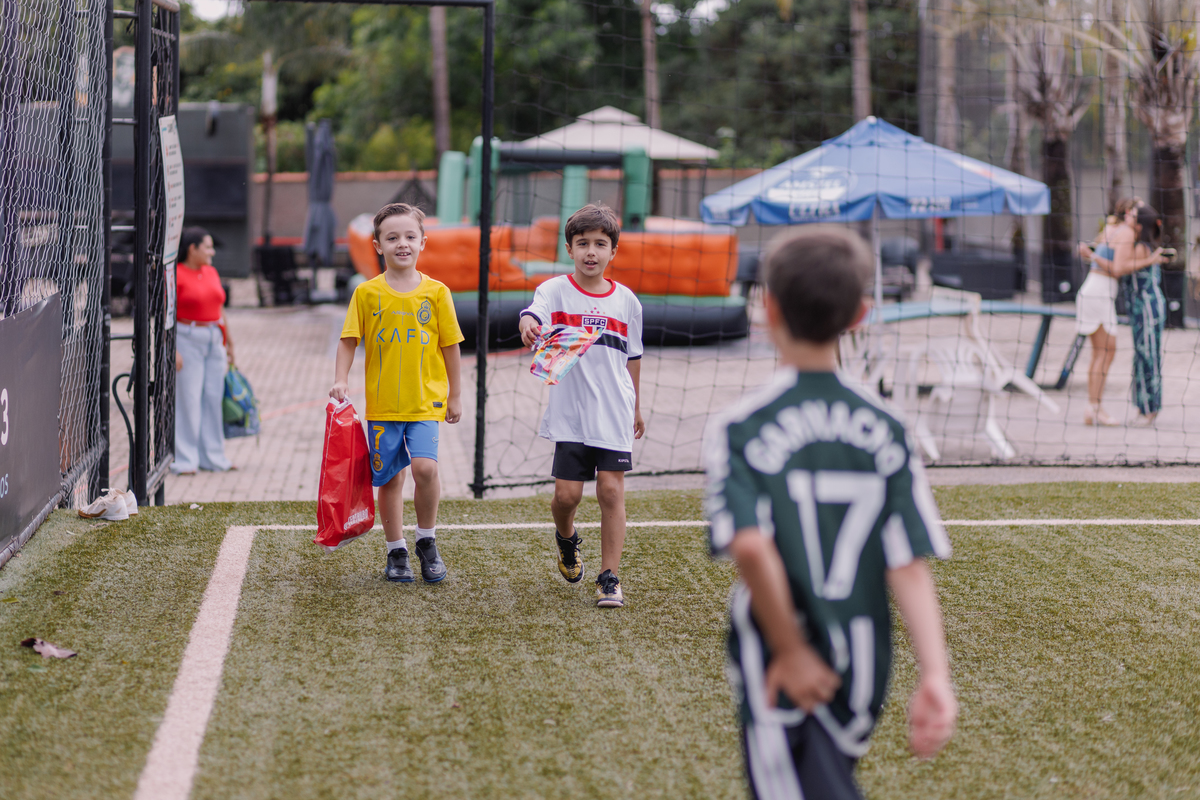 festa de menino 8 anos com o tema futebol