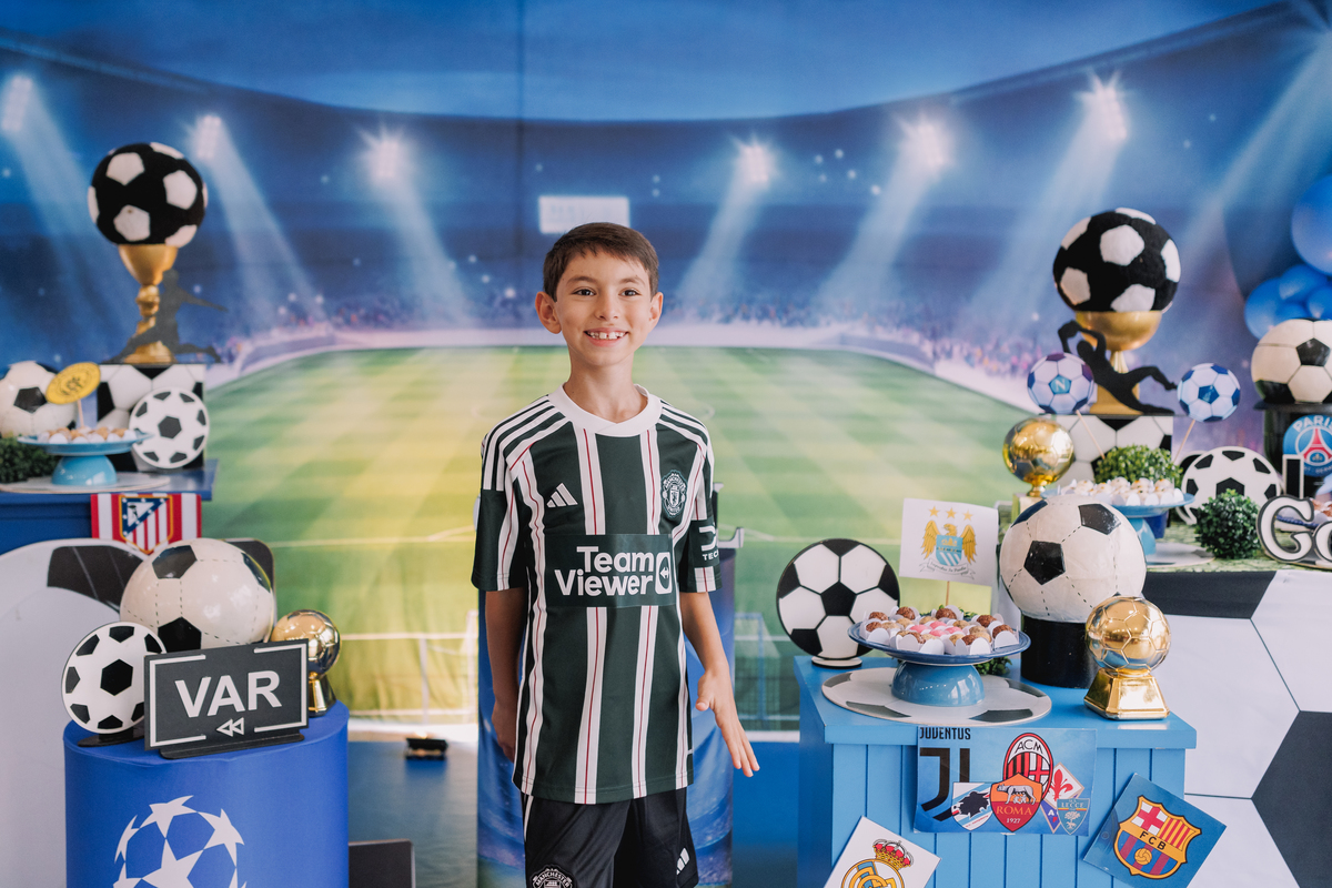 festa de menino 8 anos com o tema futebol