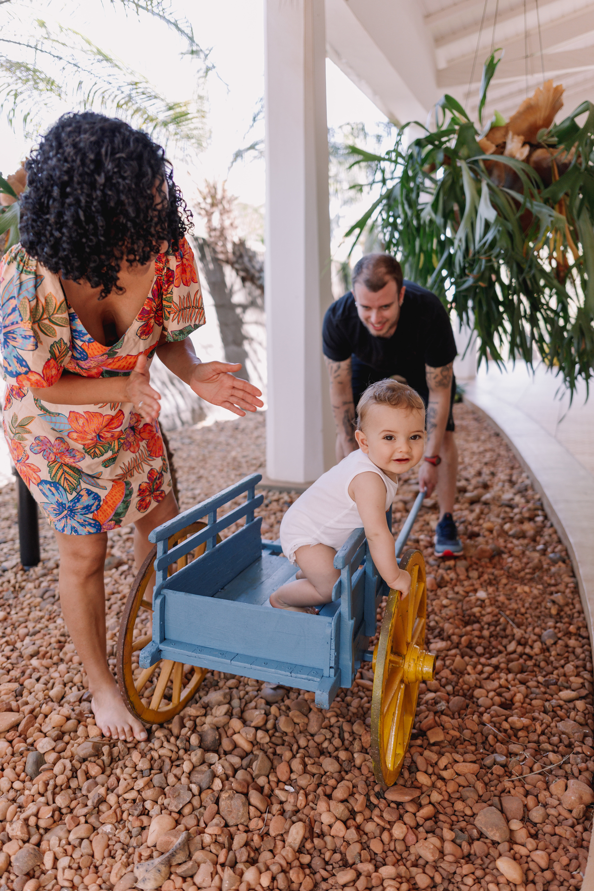 ensaio de bebe em casa tomando banho e brincando no quartinho