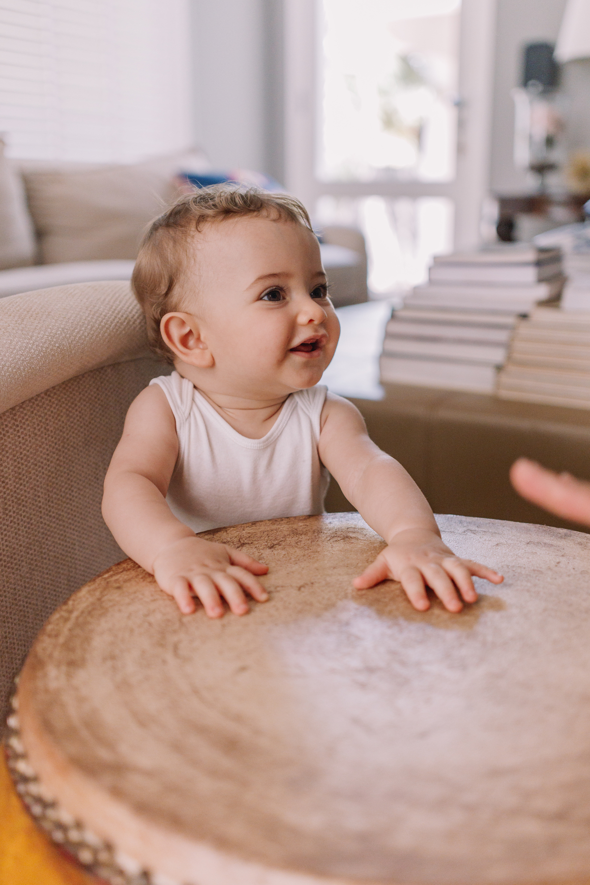 ensaio de bebe em casa tomando banho e brincando no quartinho 