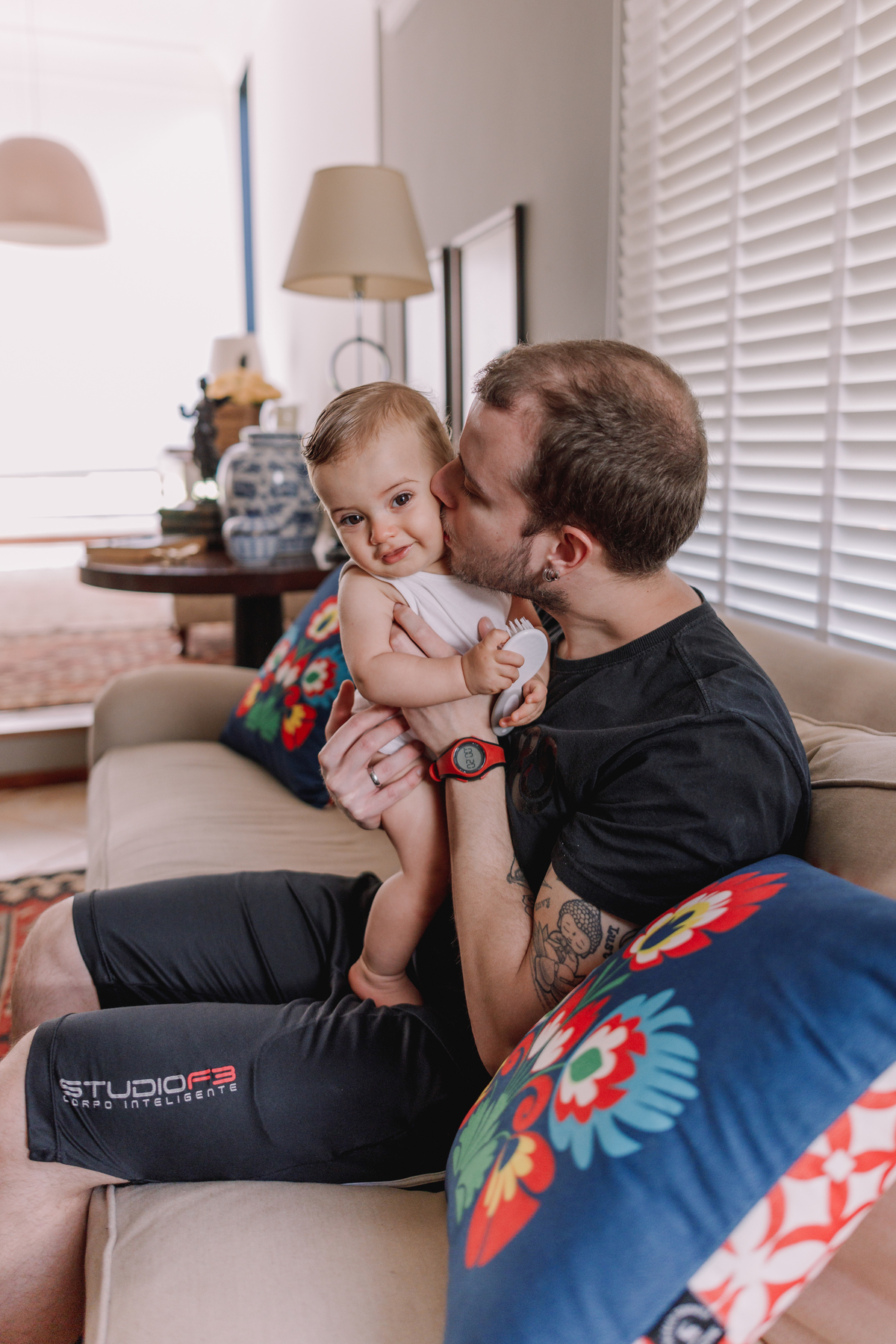 ensaio de bebe em casa tomando banho e brincando no quartinho