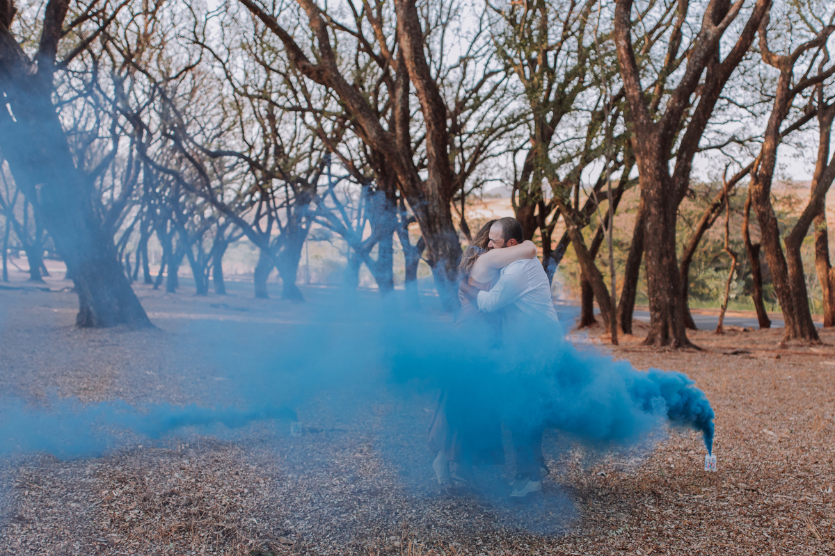 ensaio chá revelação de bebê externo intimo com fumaça