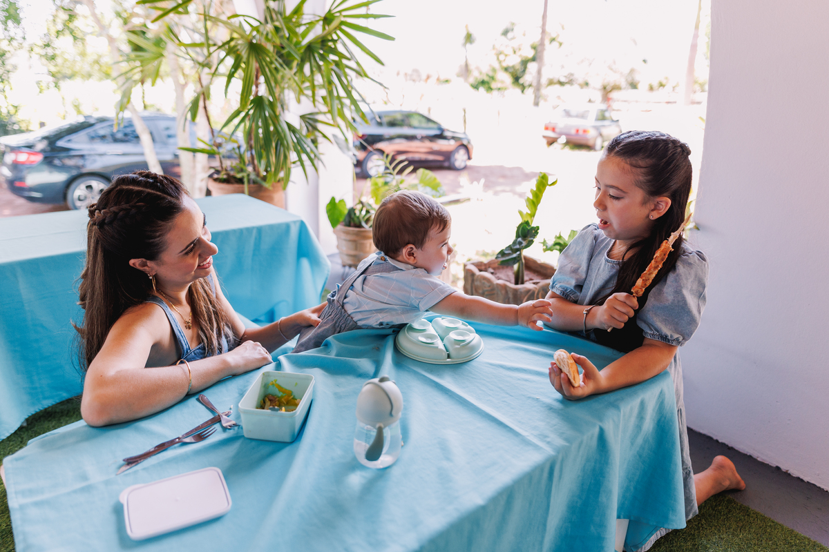 festa de 1 ano de menino tema fazendinha do bita criança de botina 