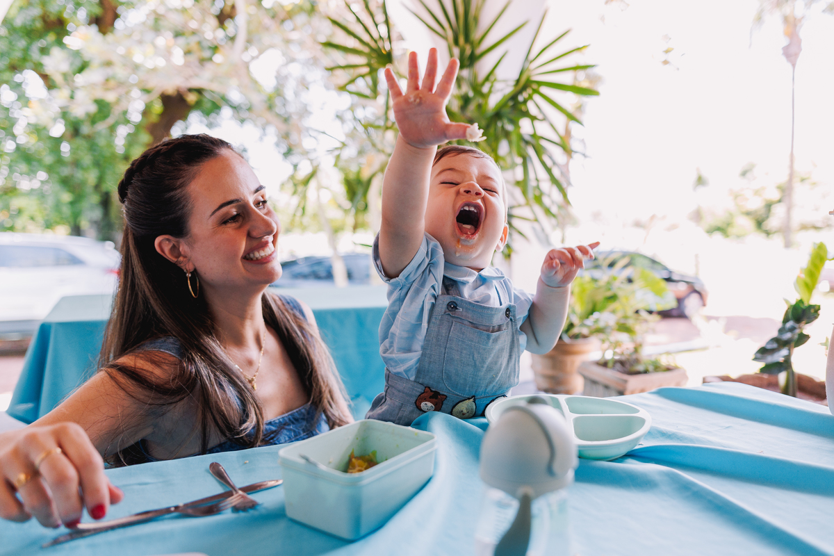 festa de 1 ano de menino tema fazendinha do bita criança de botina 