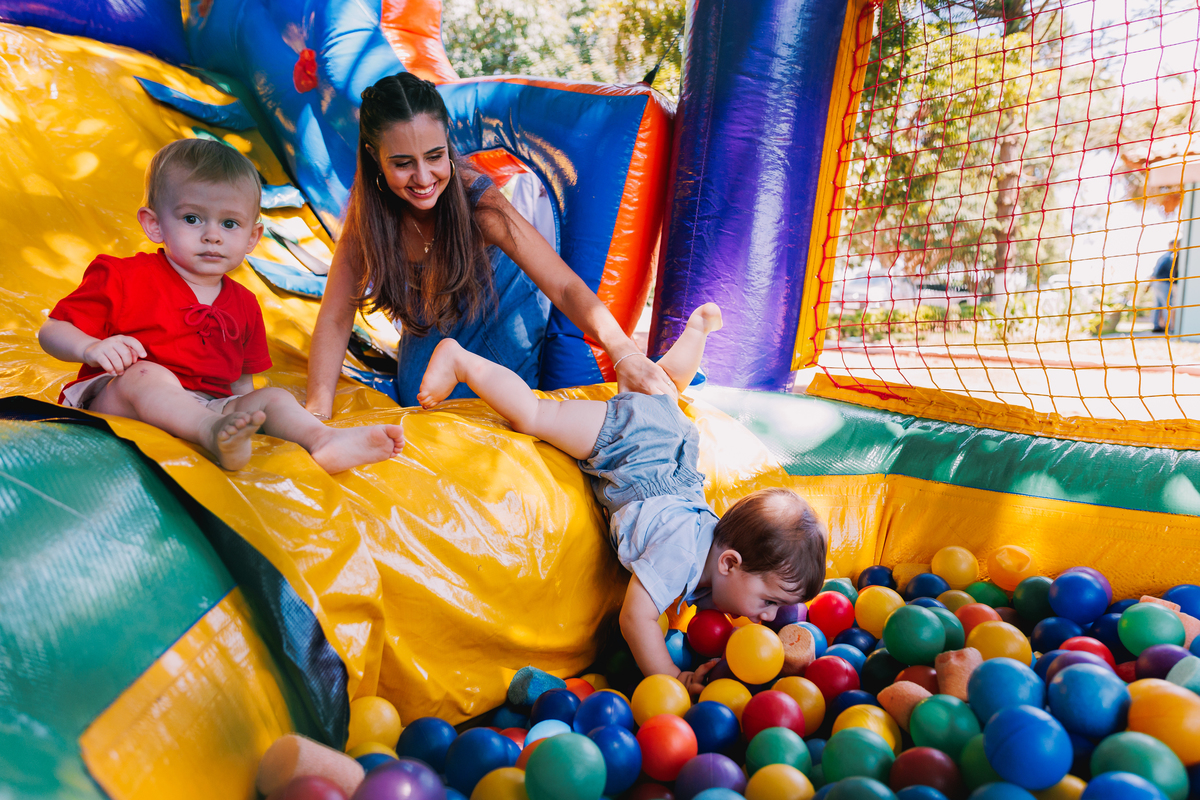 festa de 1 ano de menino tema fazendinha do bita criança de botina 