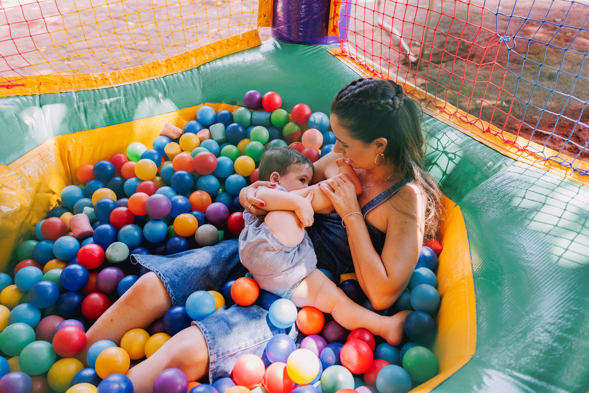 festa de 1 ano de menino tema fazendinha do bita criança de botina 
