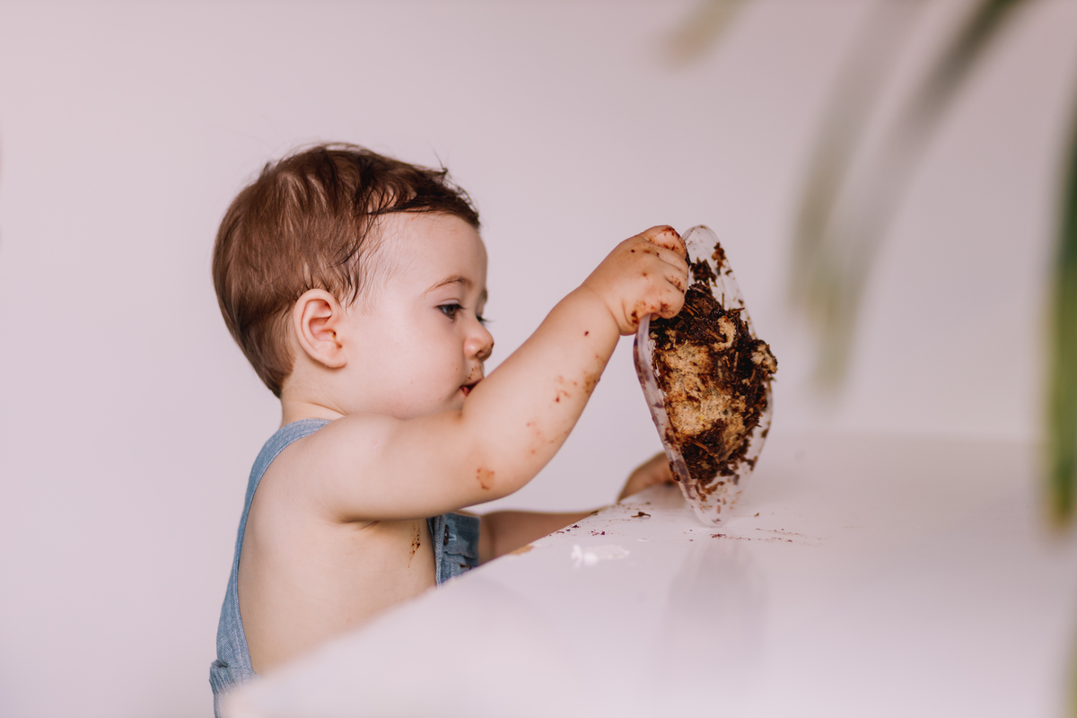 festa de 1 ano de menino tema fazendinha do bita criança de botina 