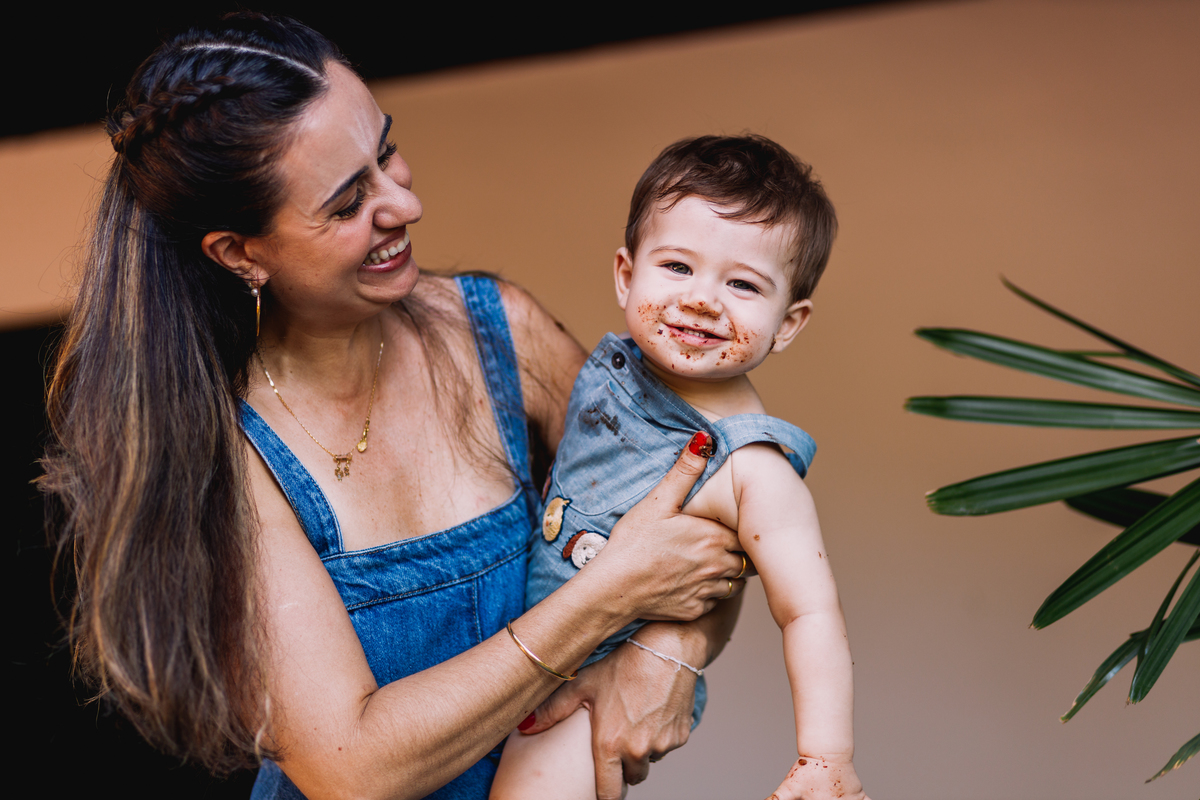 festa de 1 ano de menino tema fazendinha do bita criança de botina 