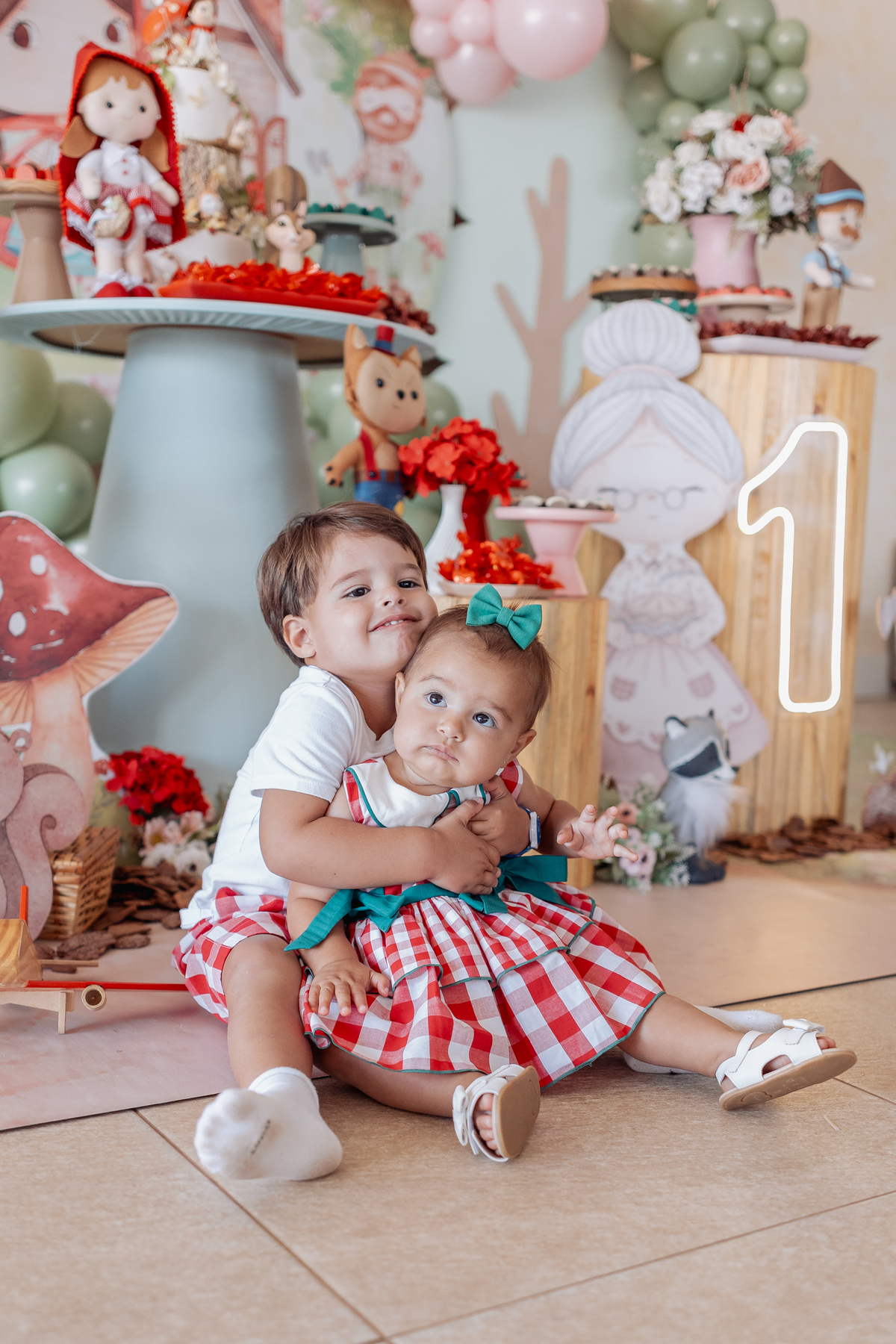 decoração festa de 1 aninho tema chapeuzinho vermelho menina