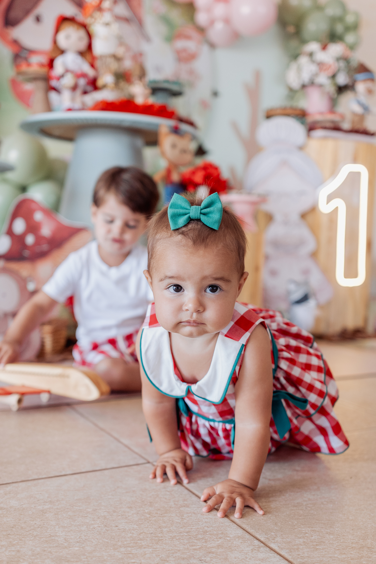 decoração festa de 1 aninho tema chapeuzinho vermelho menina