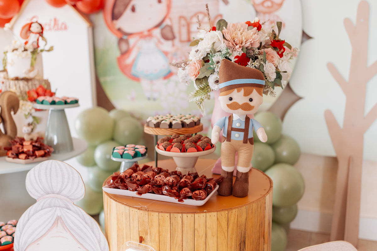 decoração festa de 1 aninho tema chapeuzinho vermelho menina