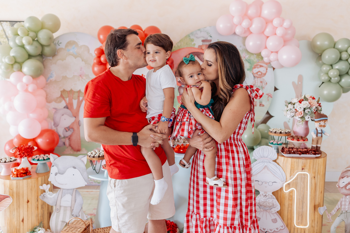 decoração festa de 1 aninho tema chapeuzinho vermelho menina roupa combinando mãe e filha