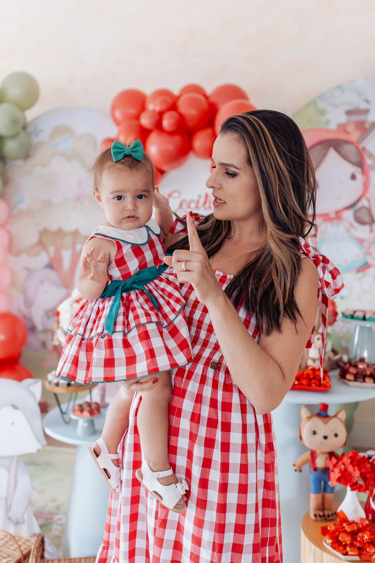 decoração festa de 1 aninho tema chapeuzinho vermelho menina roupa combinando mãe e filha