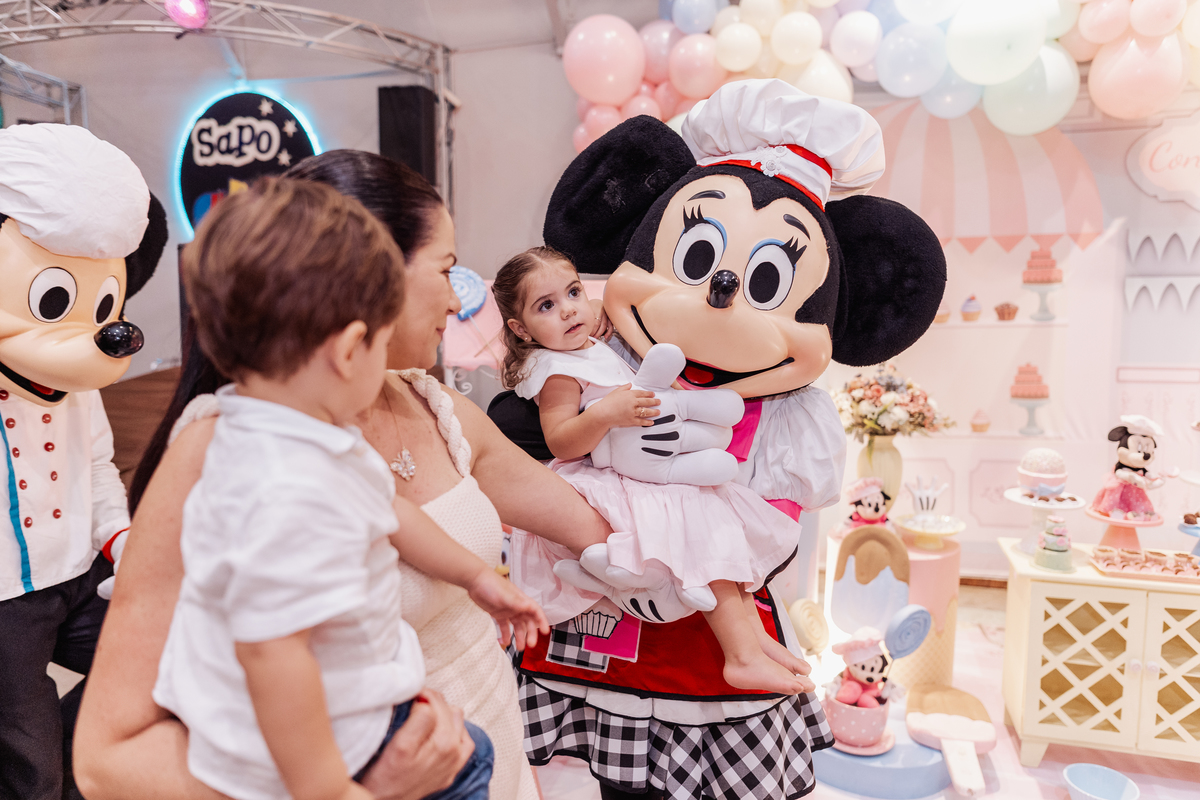 festa infantil menina decoração confeitaria da minnie buffet sapo cururu ribeirão preto
