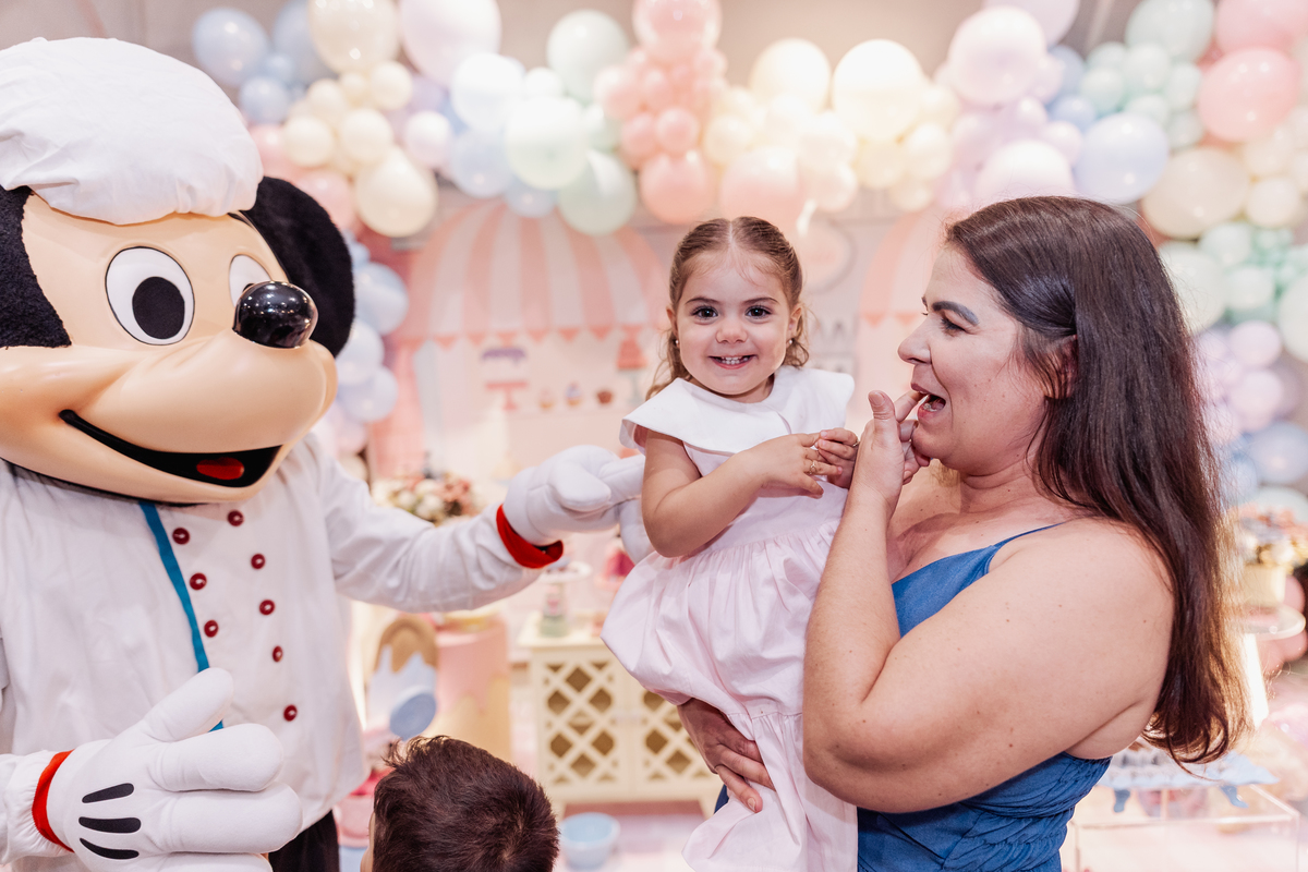 festa infantil menina decoração confeitaria da minnie buffet sapo cururu ribeirão preto