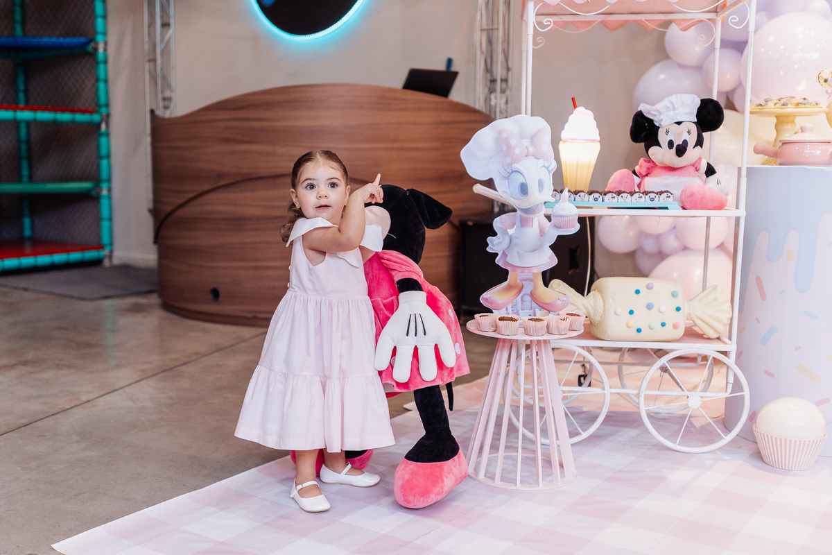 festa infantil menina decoração confeitaria da minnie buffet sapo cururu ribeirão preto