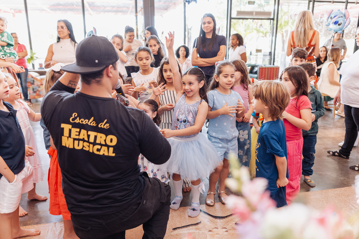 festa infantil de menina decoração tema Lilo e Stitch espaço carambola ribeirão preto personagens leonardo rodrigues