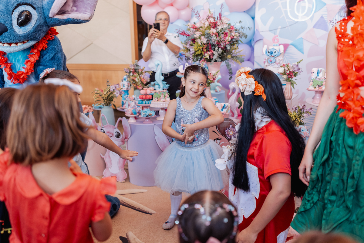 festa infantil de menina decoração tema Lilo e Stitch espaço carambola ribeirão preto personagens leonardo rodrigues