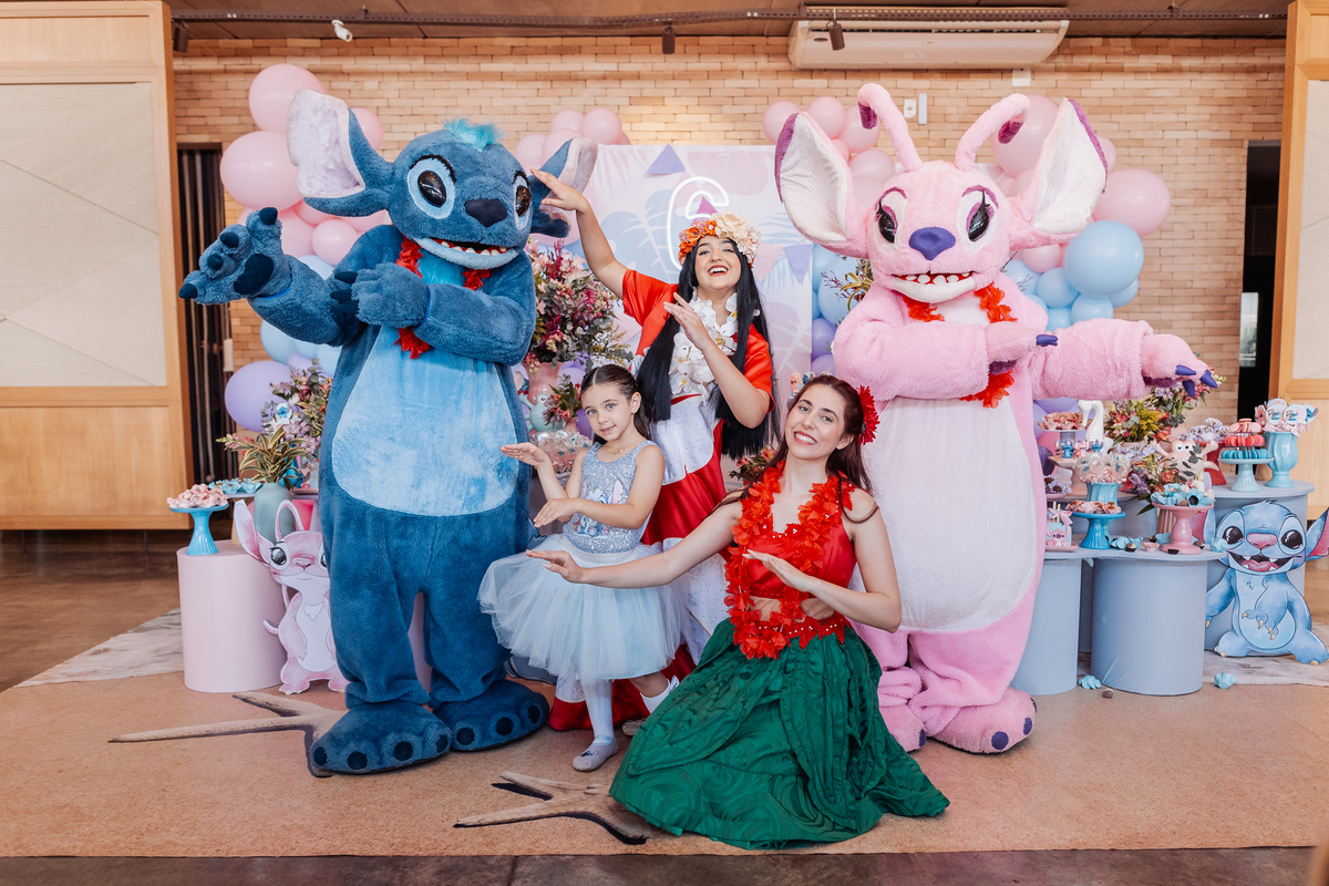 festa infantil de menina decoração tema Lilo e Stitch espaço carambola ribeirão preto personagens leonardo rodrigues