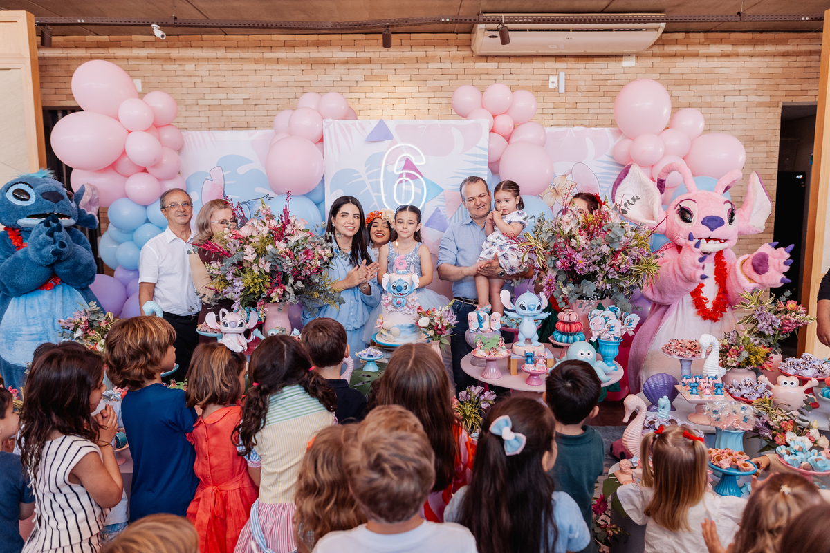 festa infantil de menina decoração tema Lilo e Stitch espaço carambola ribeirão preto personagens leonardo rodrigues