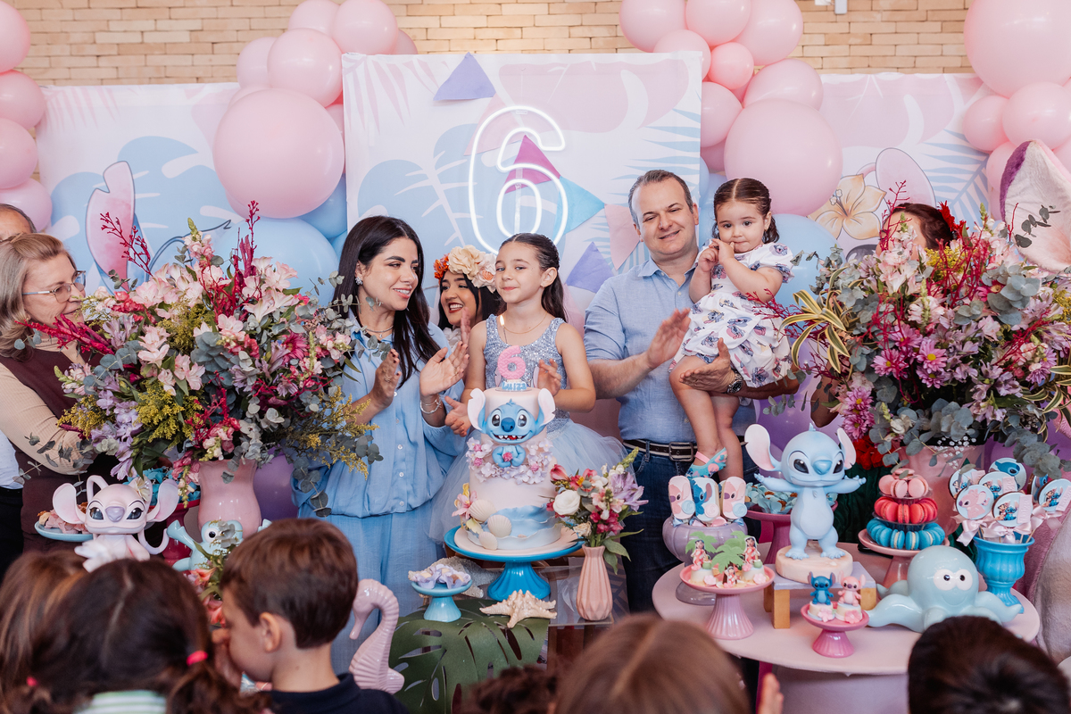 festa infantil de menina decoração tema Lilo e Stitch espaço carambola ribeirão preto personagens leonardo rodrigues