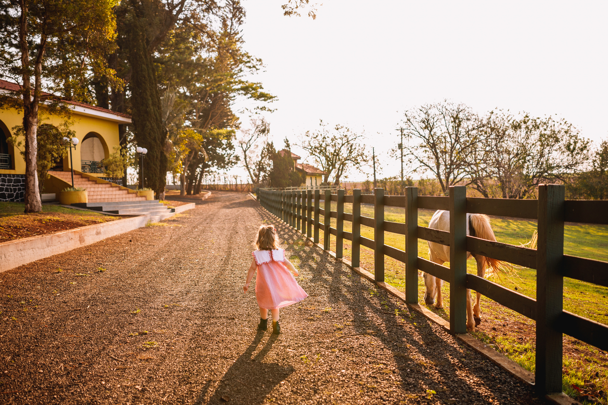 ensaio família externo fim de tarde no haras