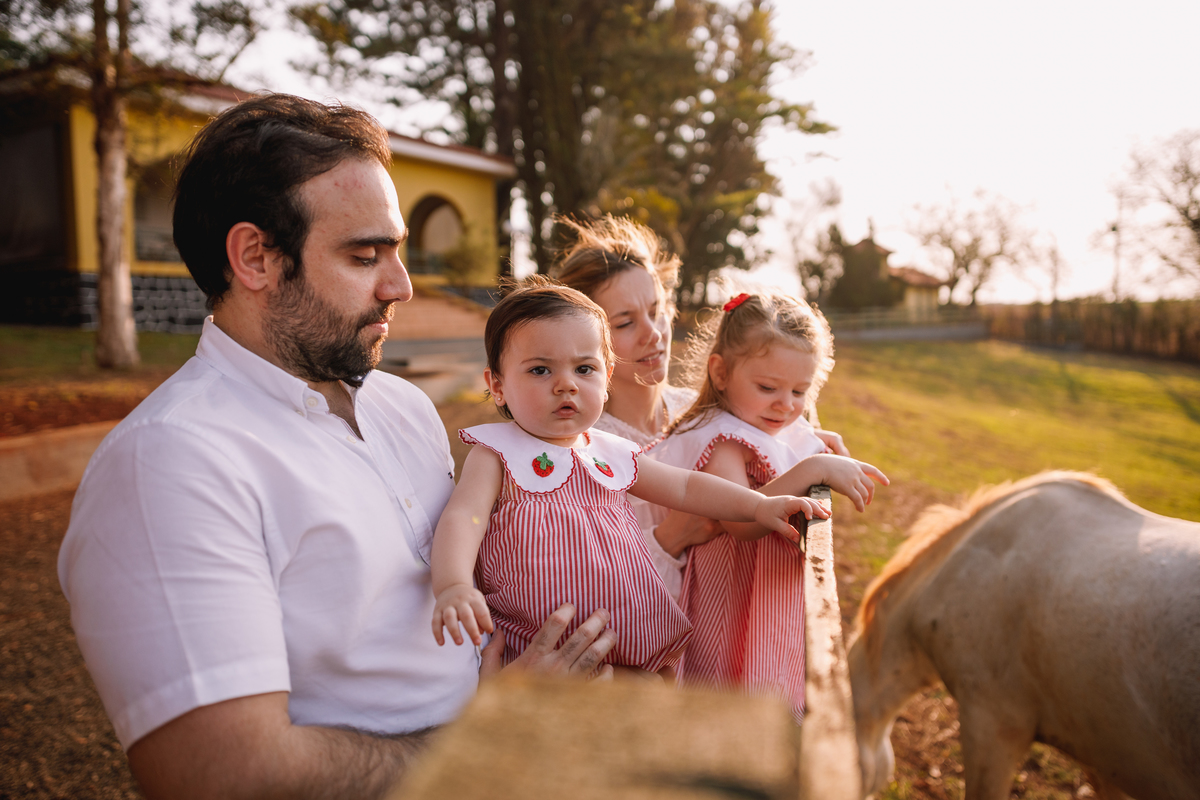 ensaio família externo fim de tarde no haras