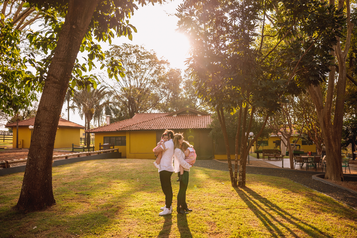 ensaio família externo fim de tarde no haras