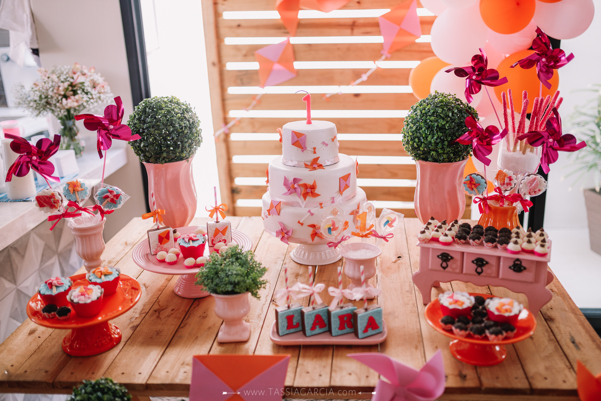 festa em casa quarentena decoração catavento e pipa 1 aninho ribeirão preto tássia garcia fotografia