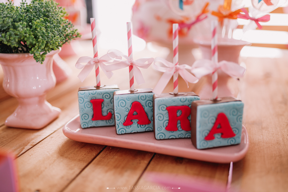 festa em casa quarentena decoração catavento e pipa 1 aninho ribeirão preto tássia garcia fotografia