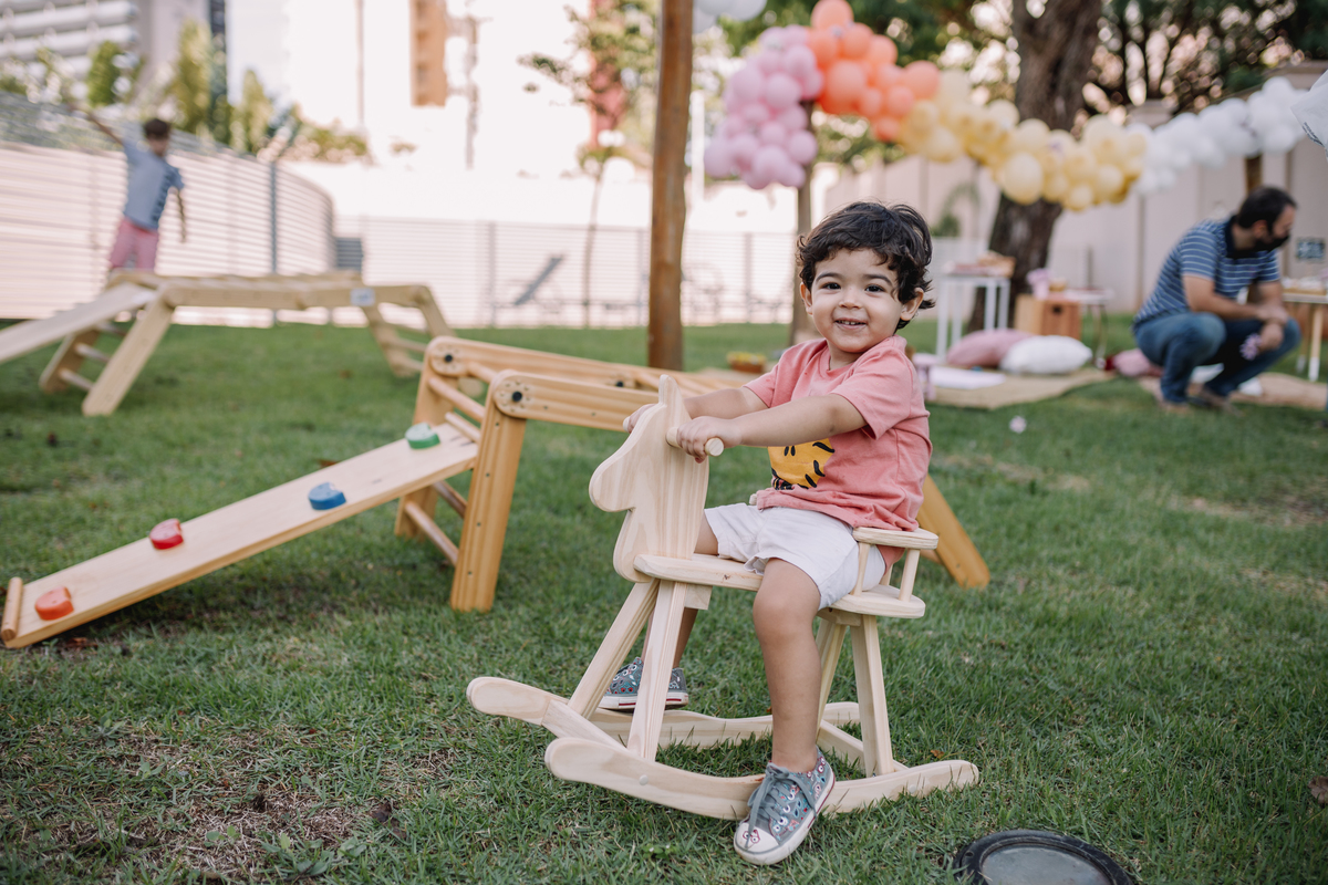 brinquedo de madeira pique pega montessori decoração aniversário piquenique área externa ribeirão preto