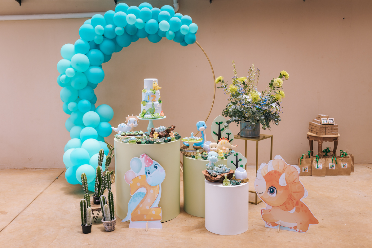 decoração festa infantil tema dinossauros ribeirão preto tassia garcia fotografia arco de bexigas