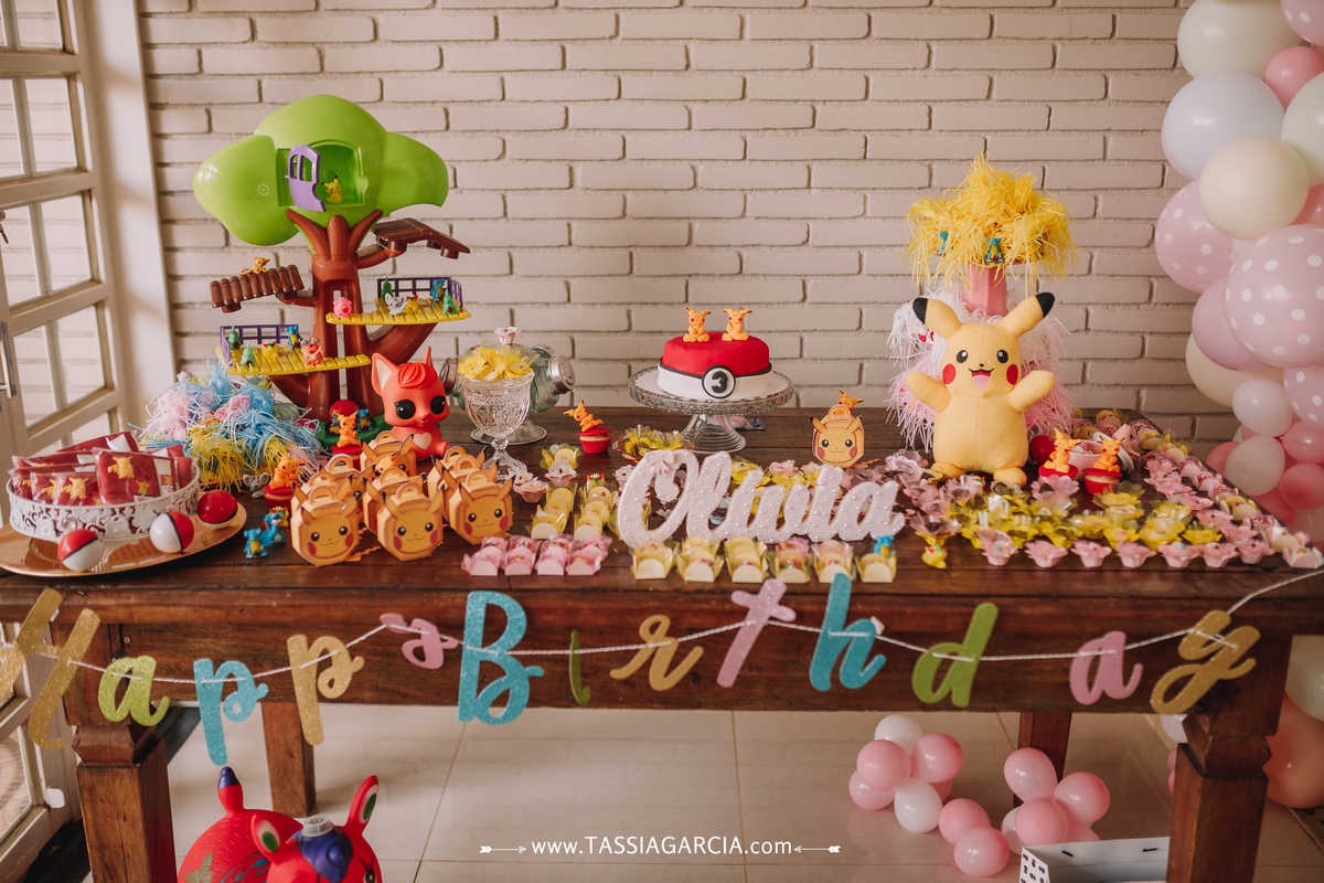 decoração de festa em casa tema pikachu ribeirão preto tassia garcia fotografia 