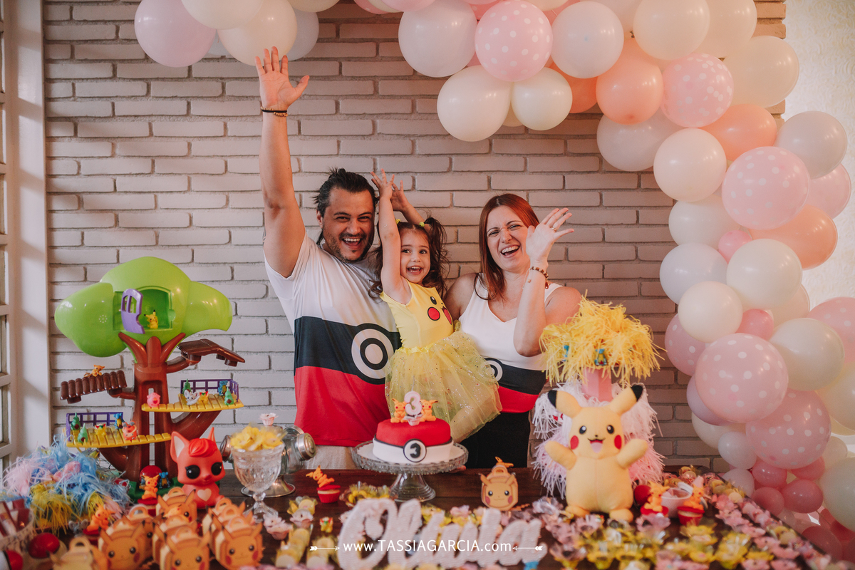 decoração de festa em casa tema pikachu ribeirão preto tassia garcia fotografia 