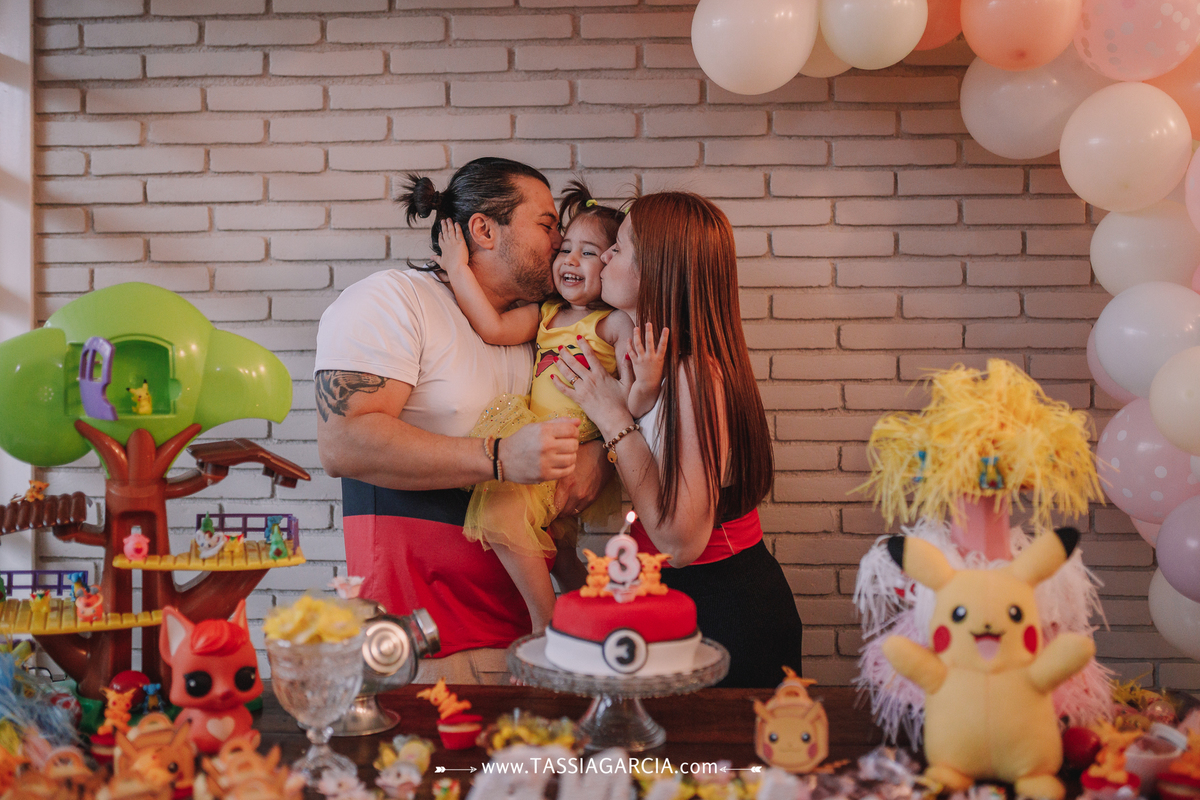 decoração de festa em casa tema pikachu ribeirão preto tassia garcia fotografia 