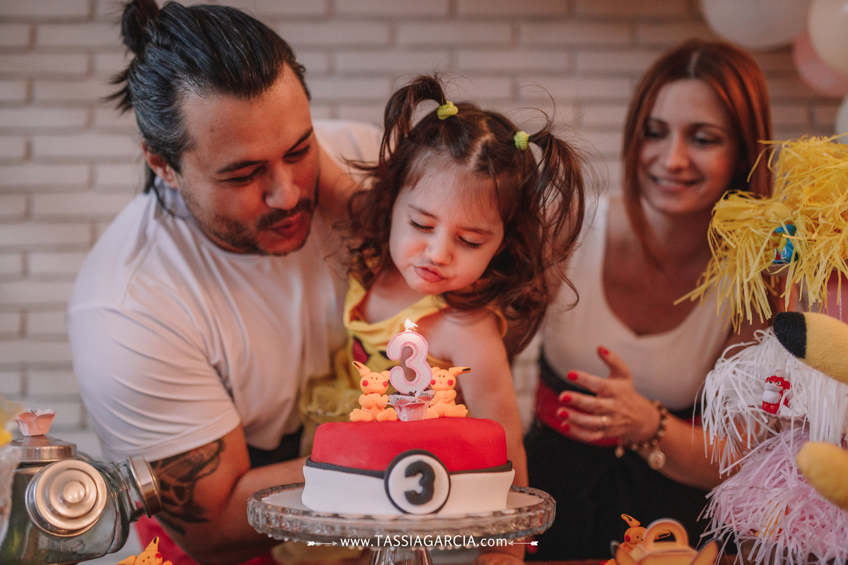 decoração de festa em casa tema pikachu ribeirão preto tassia garcia fotografia 