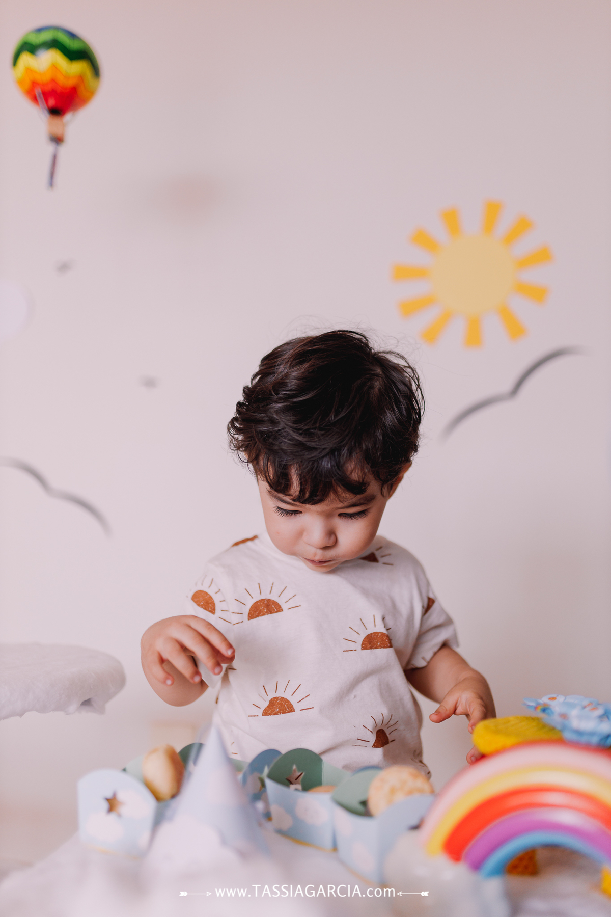 festa de 2 anos em casa com o tema céu, decoração feita pela mãe