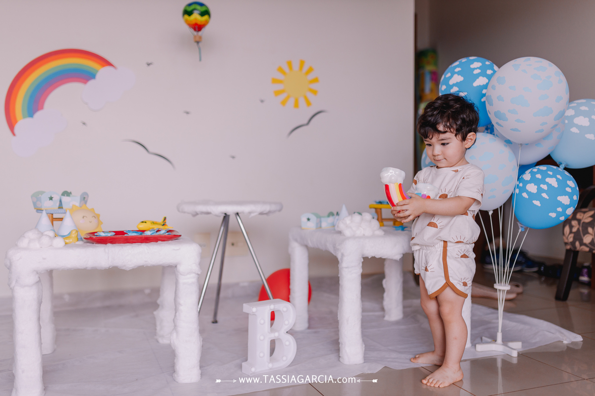 festa de 2 anos em casa com o tema céu, decoração feita pela mãe