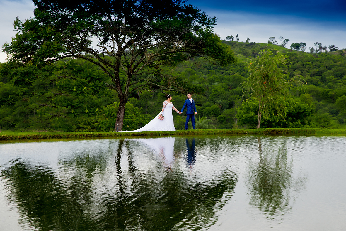 casal na lagoa