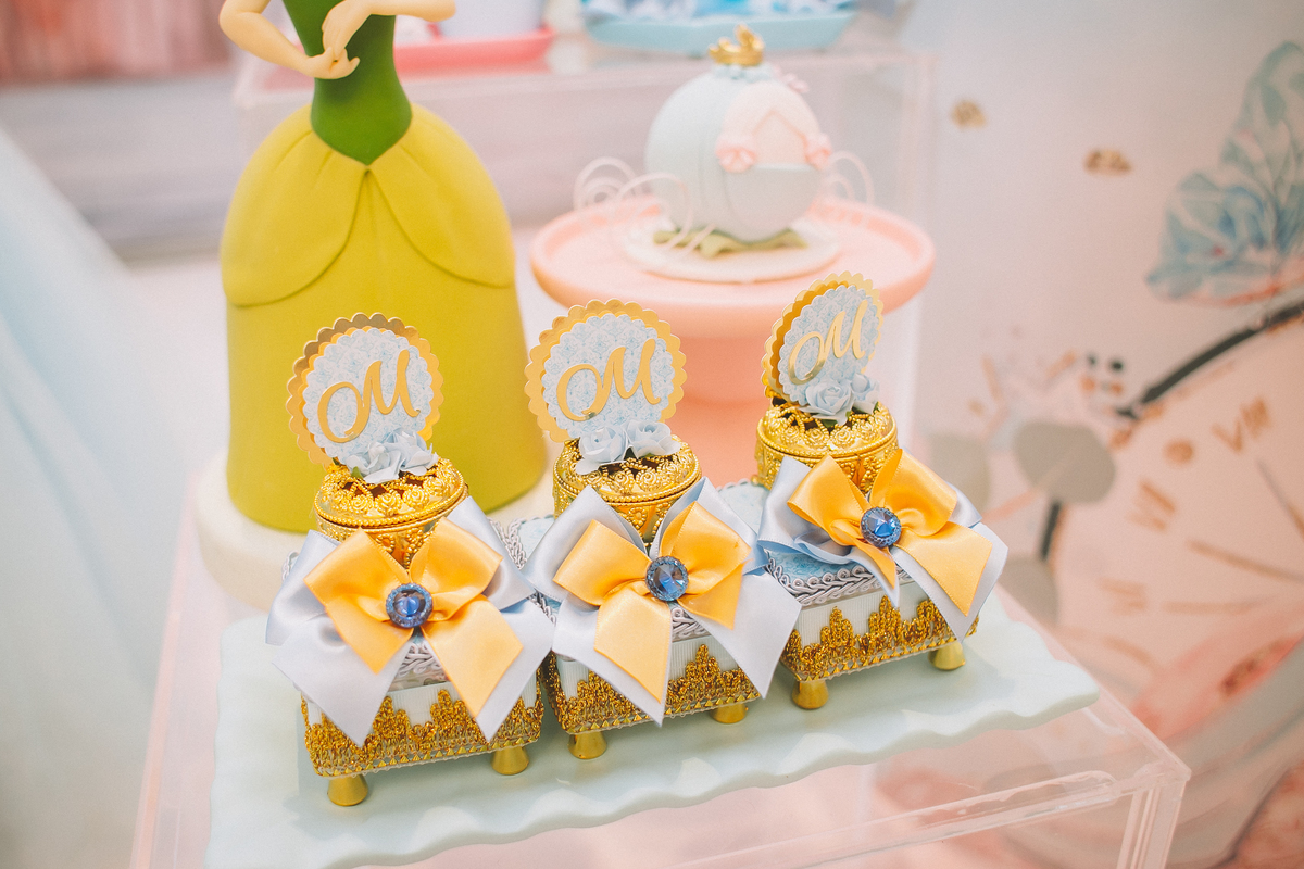 Decoração de aniversário infantil delicada para 1 aninho, com detalhes encantadores da mesa e ambientação da festa em Palhoça SC