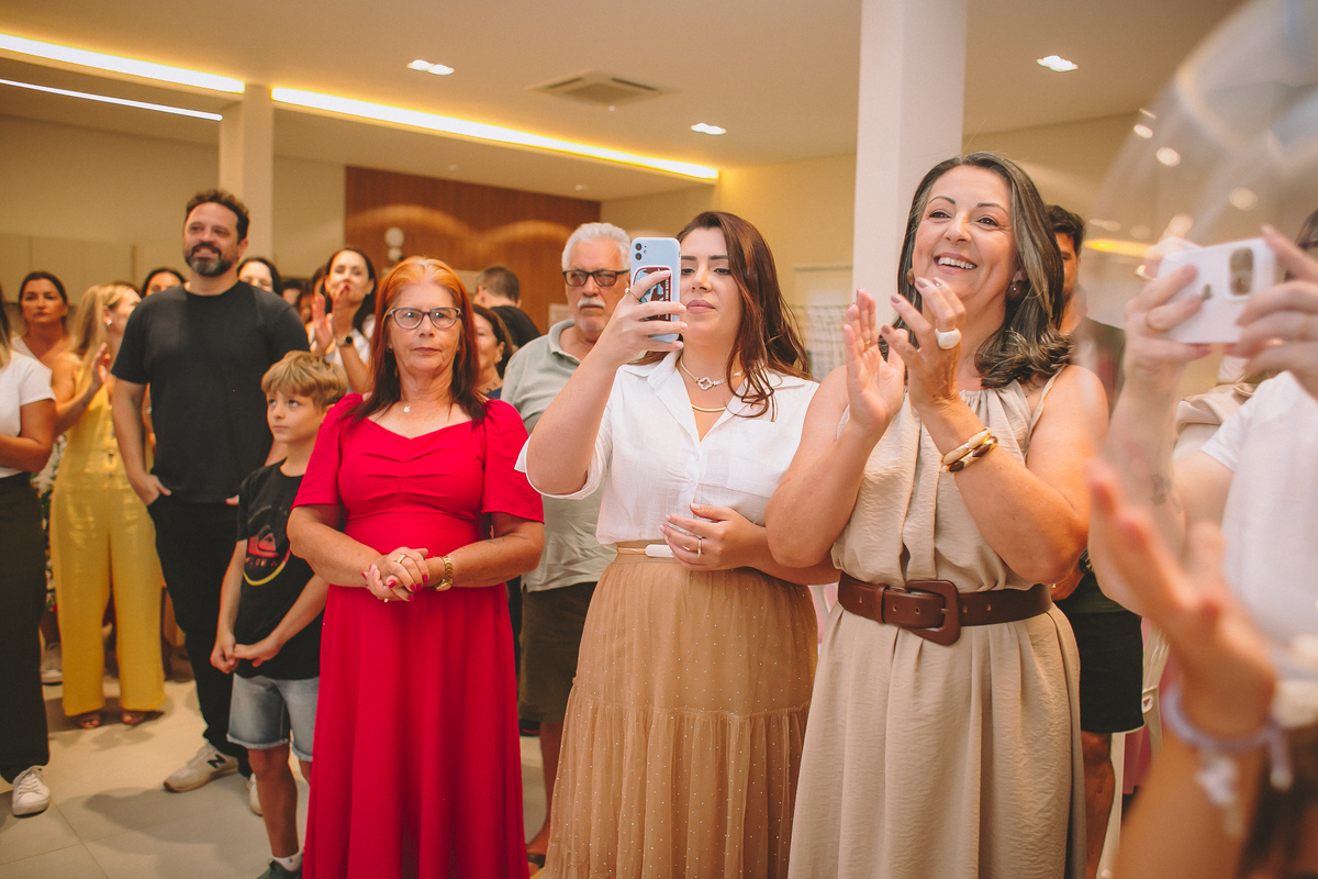 Família reunida comemorando o aniversário de 1 ano da Maria Vitória, em um momento especial e cheio de significado