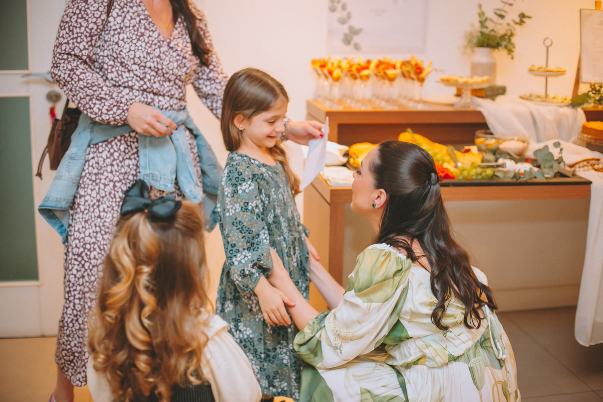 Abraços, carinho e reencontros marcaram a celebração entre amigas em Florianópolis.