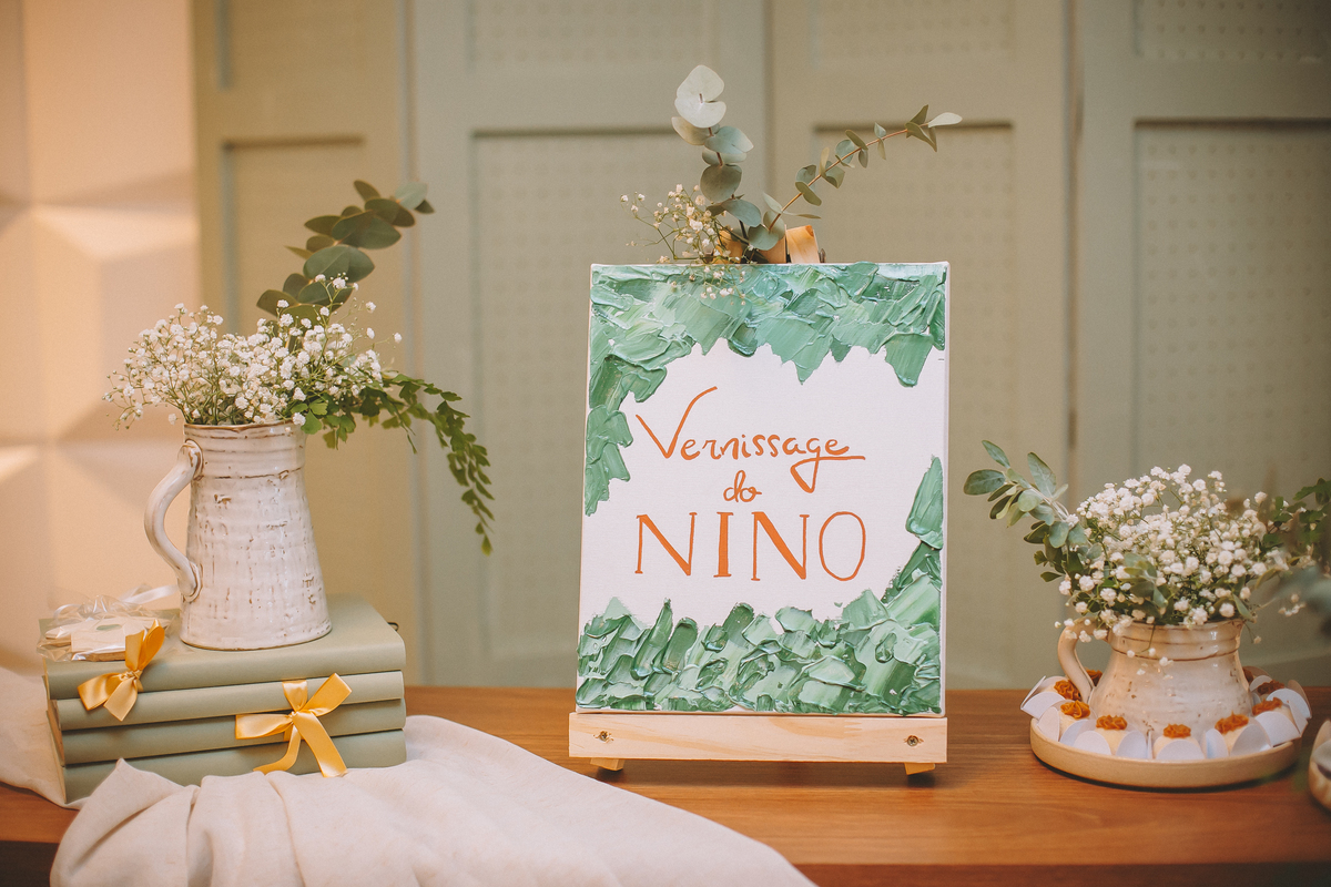 Decoração da Vernissage do Nino, um chá de bebê inspirado no universo das artes realizado em Florianópolis.